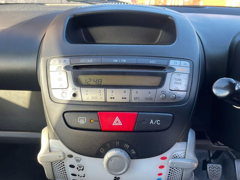 PEUGEOT 107