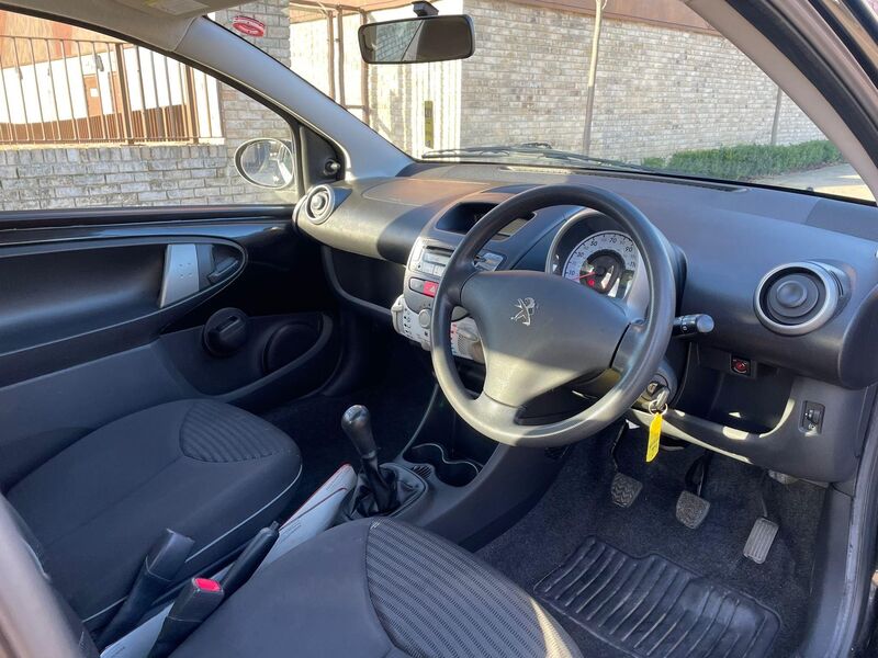 PEUGEOT 107