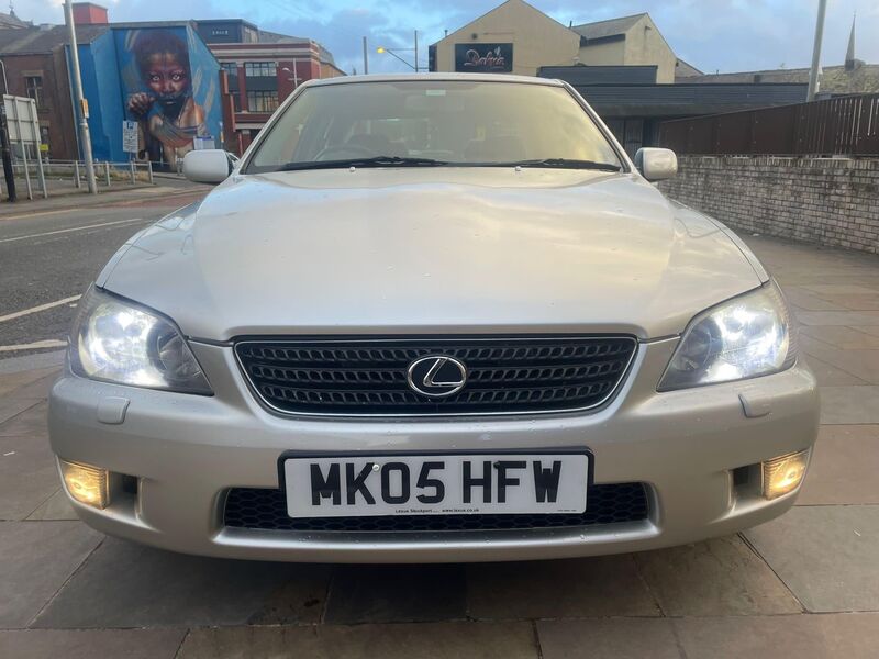 LEXUS IS