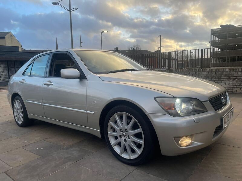 View LEXUS IS 2.0 200 SE 4dr