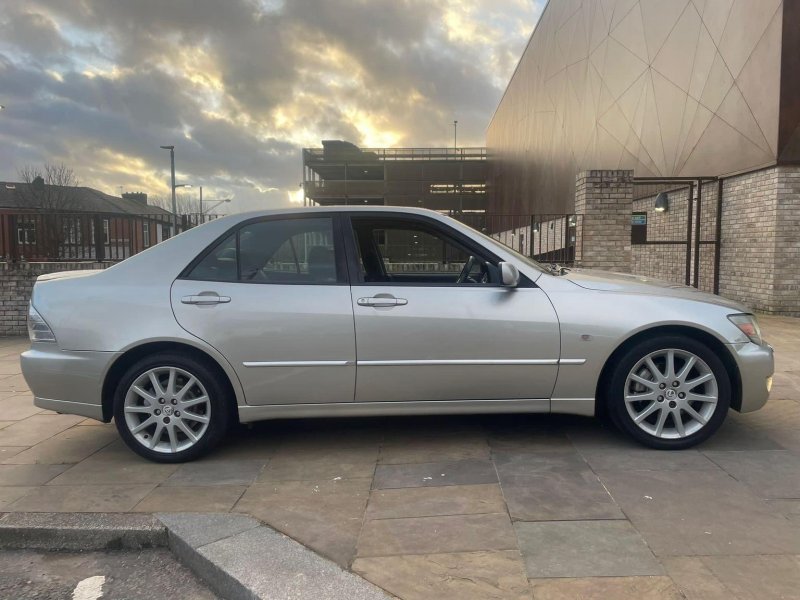 LEXUS IS