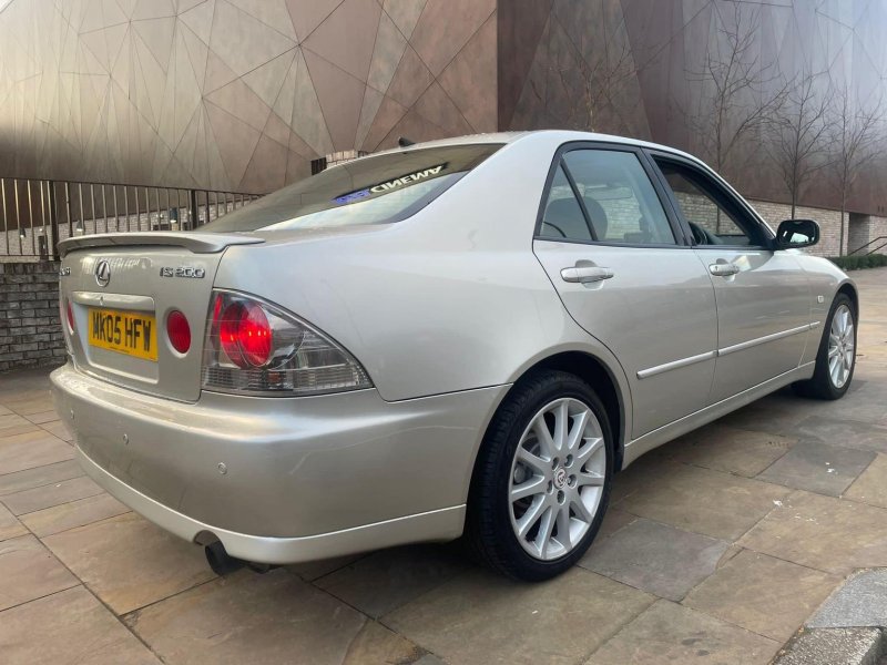 LEXUS IS