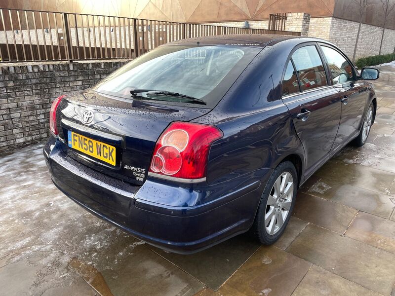 View TOYOTA AVENSIS 2.2 D-4D TR 5dr