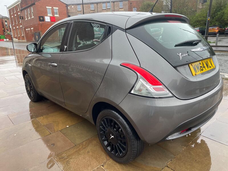 View CHRYSLER YPSILON 1.2 Silver Euro 6 5dr