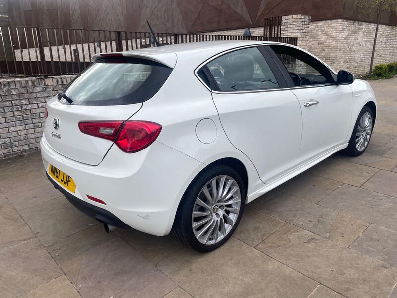 View ALFA ROMEO GIULIETTA 2.0 JTDM-2 Veloce Euro 5 (s/s) 5dr