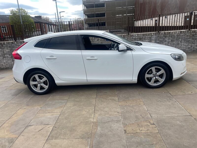 View VOLVO V40 1.6 D2 SE Euro 5 (s/s) 5dr