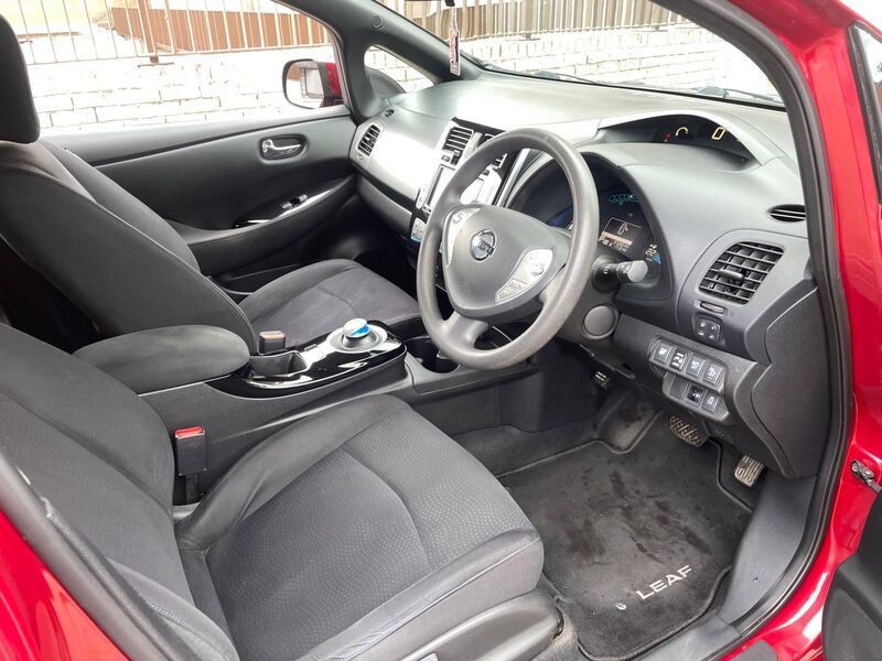 NISSAN LEAF