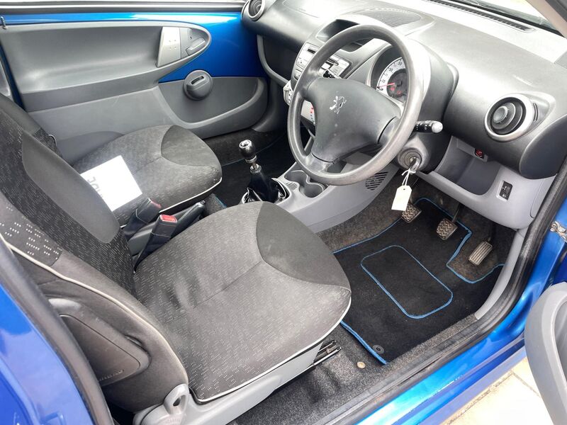 PEUGEOT 107