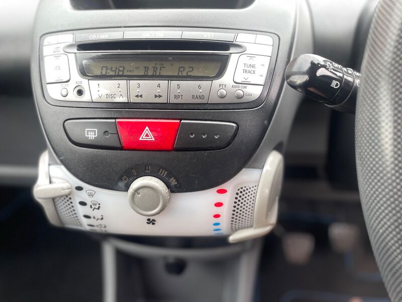 PEUGEOT 107