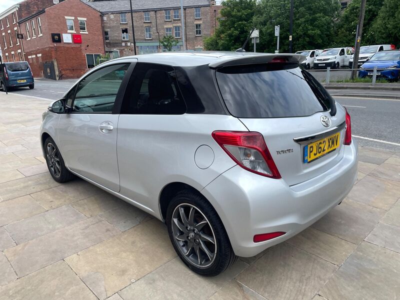 TOYOTA YARIS