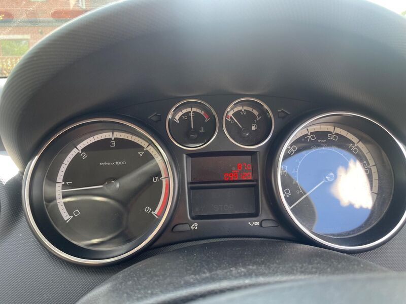 PEUGEOT 308