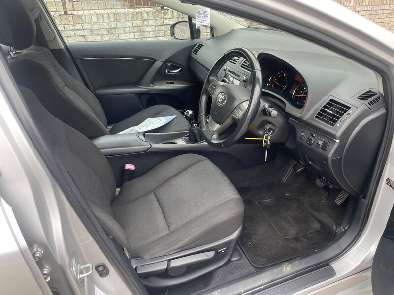 TOYOTA AVENSIS