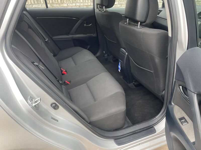 TOYOTA AVENSIS