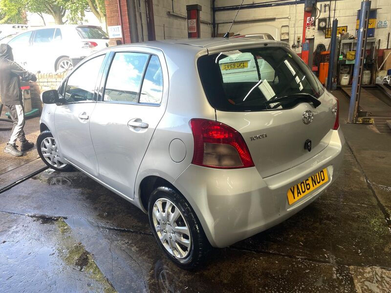 View TOYOTA YARIS 1.3 VVT-i T3 5dr