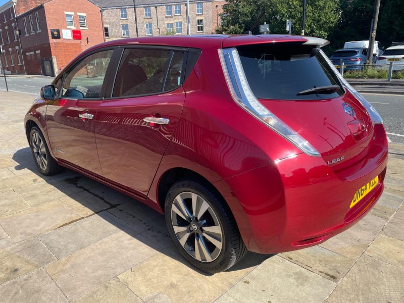 NISSAN LEAF