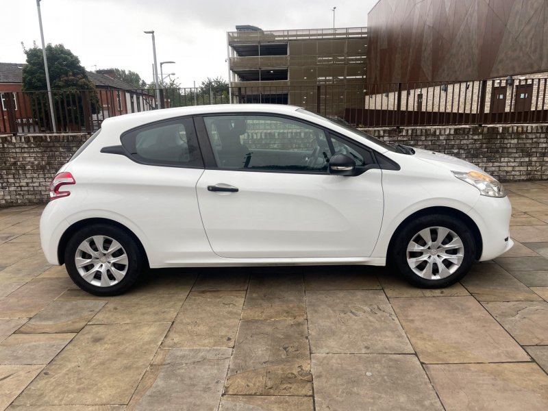 View PEUGEOT 208 1.0 VTi Access Euro 5 3dr