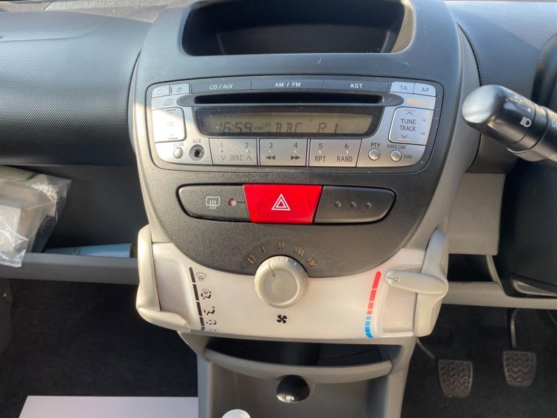 PEUGEOT 107