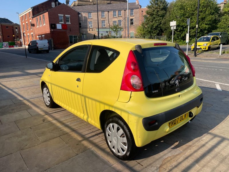 PEUGEOT 107