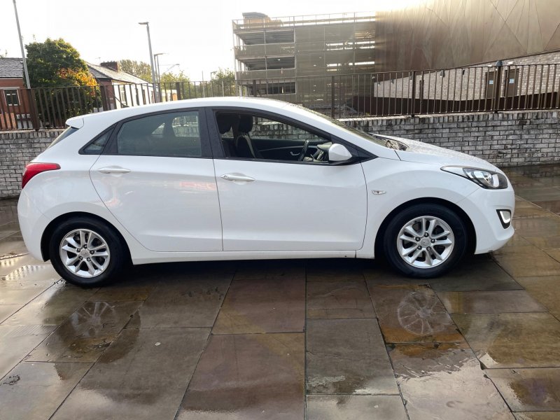 View HYUNDAI I30 1.6 CRDi Blue Drive Active Euro 5 (s/s) 5dr