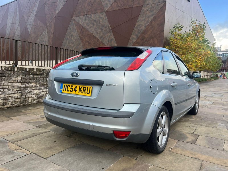 View FORD FOCUS 1.6 Zetec Climate 5dr