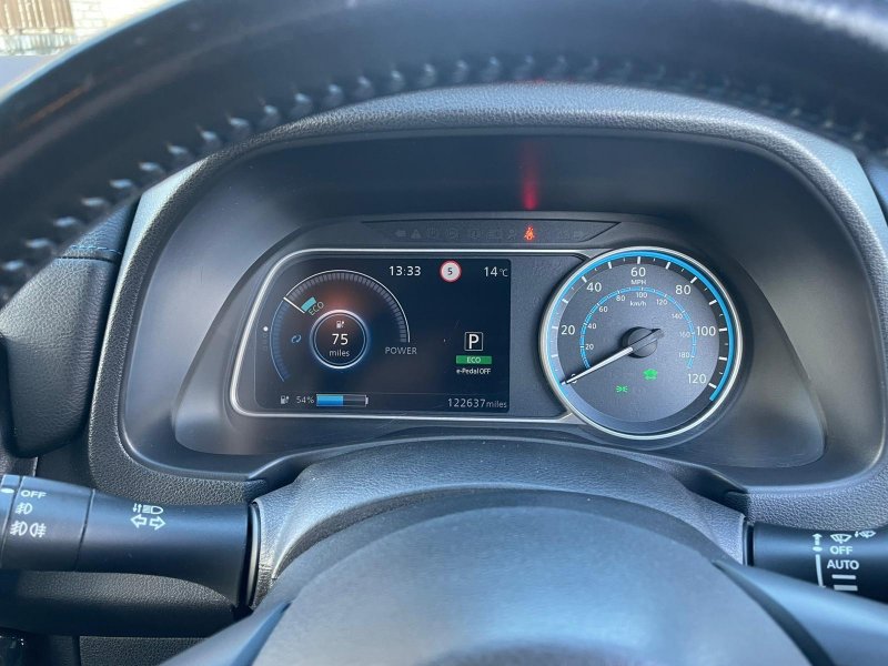NISSAN LEAF
