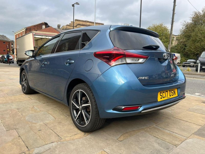 TOYOTA AURIS