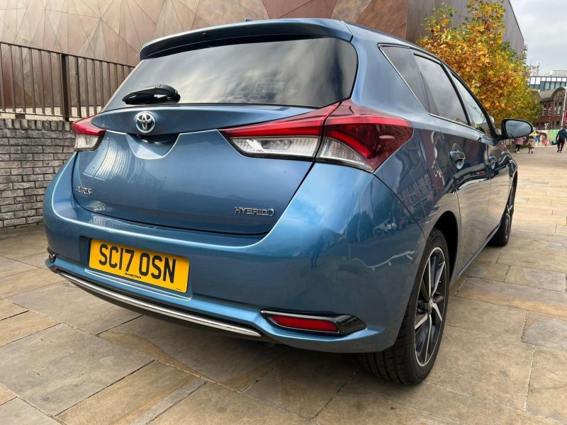 TOYOTA AURIS