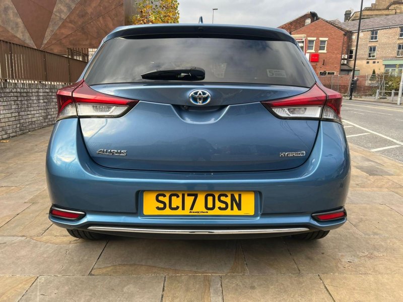 TOYOTA AURIS