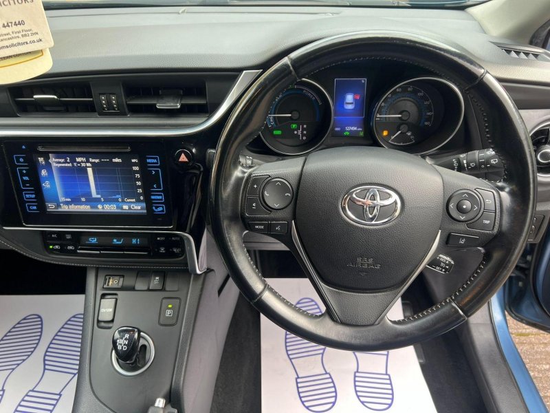 TOYOTA AURIS