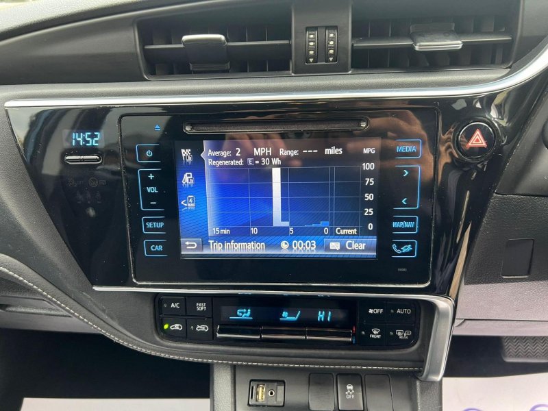 TOYOTA AURIS