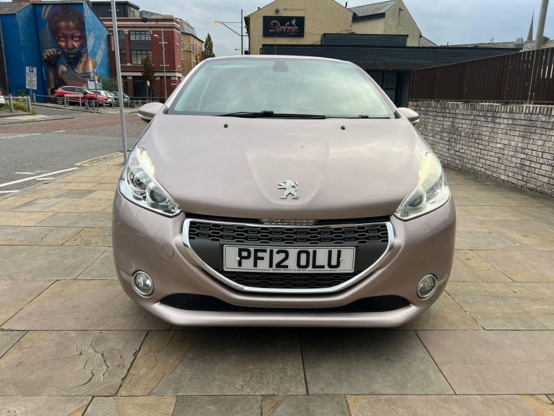 View PEUGEOT 208 1.4 VTi Allure Euro 5 5dr