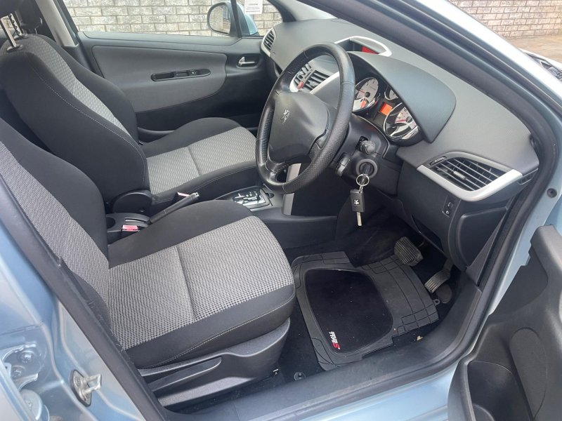 PEUGEOT 207