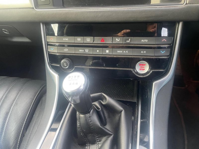 JAGUAR XF