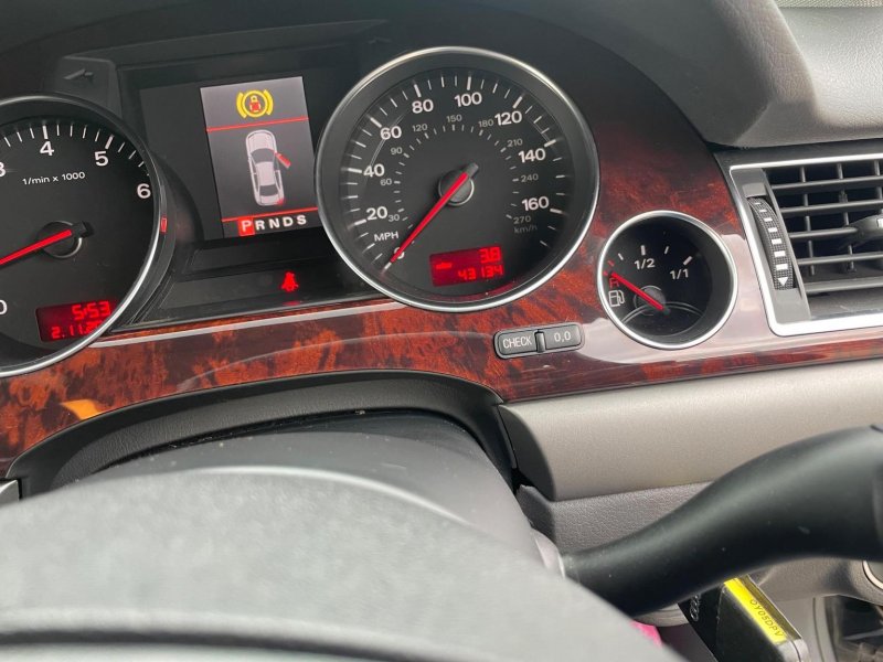 AUDI A8