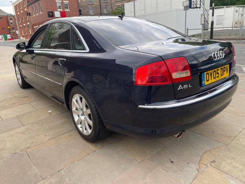 AUDI A8