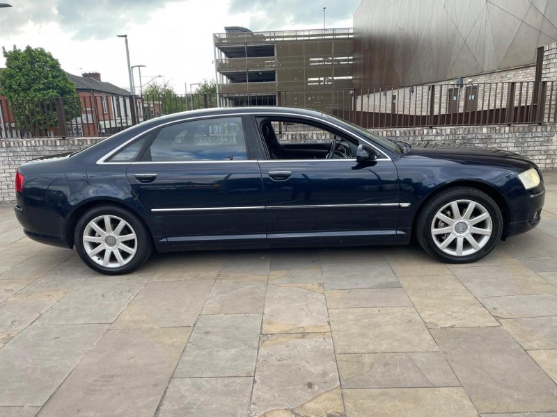 AUDI A8