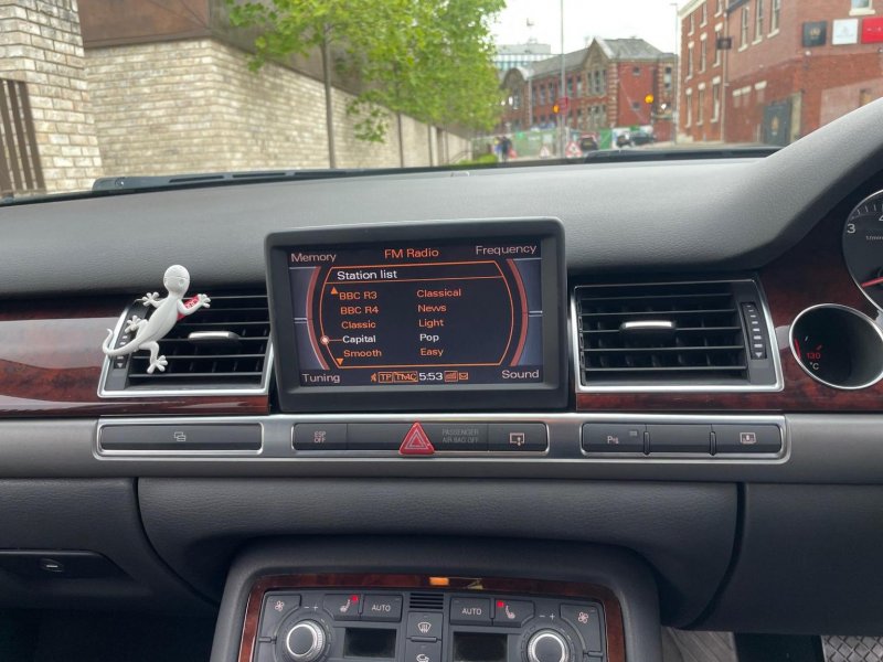 AUDI A8