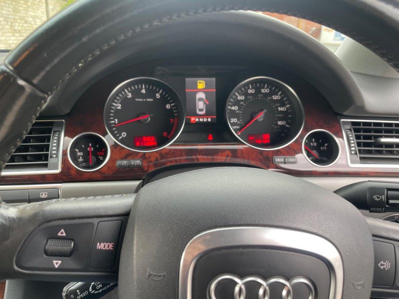 AUDI A8
