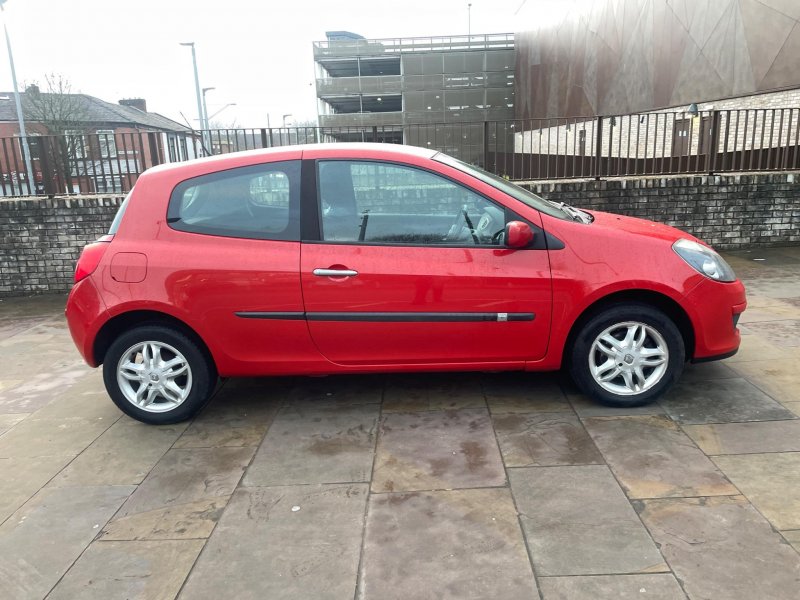 View RENAULT CLIO 1.2 TCe 16v Dynamique 3dr