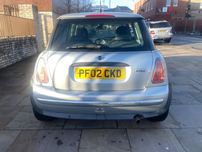 MINI HATCH