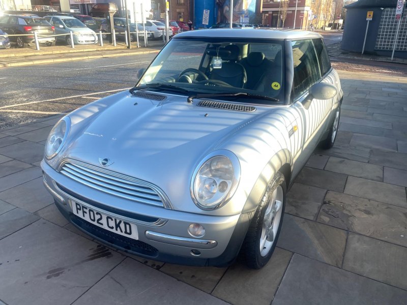 MINI HATCH