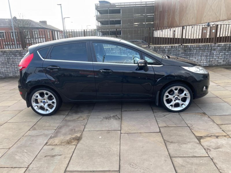 View FORD FIESTA 1.6 TDCi Titanium 5dr