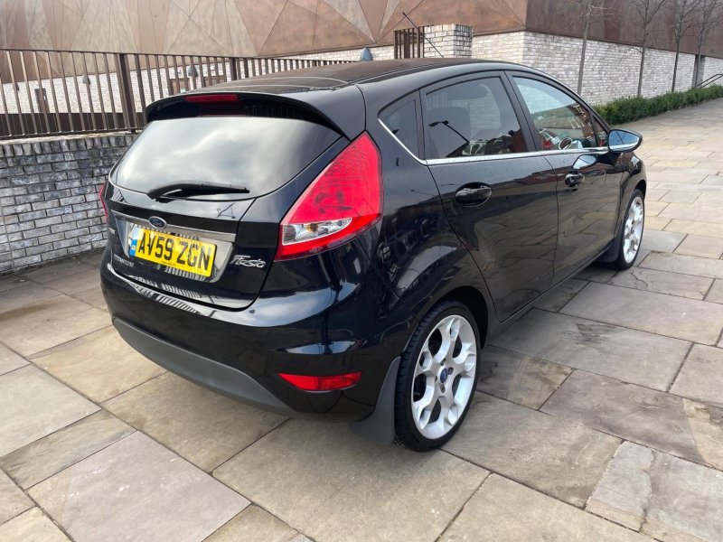 View FORD FIESTA 1.6 TDCi Titanium 5dr
