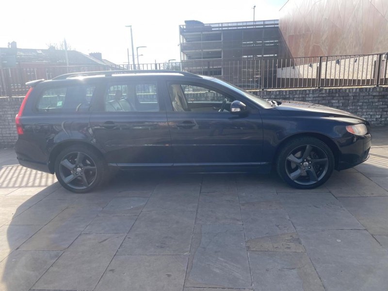 View VOLVO V70 2.4 D5 SE Sport Geartronic Euro 4 5dr