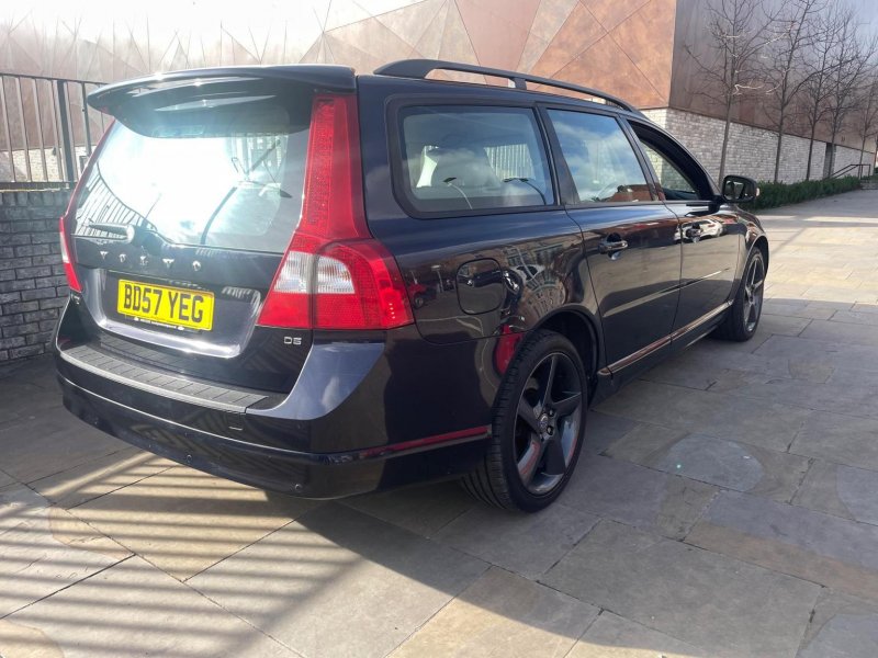 View VOLVO V70 2.4 D5 SE Sport Geartronic Euro 4 5dr
