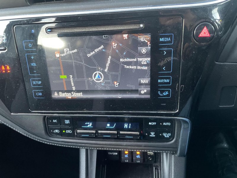 TOYOTA AURIS