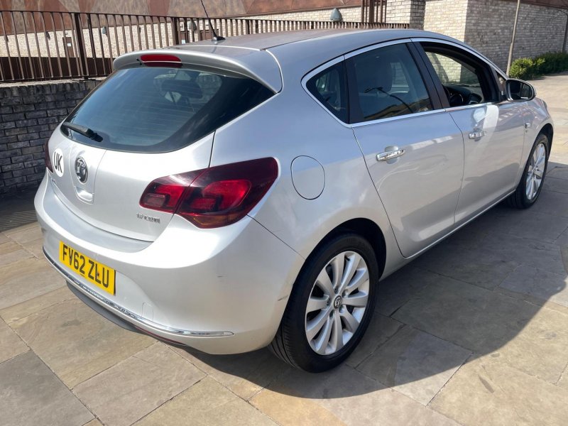 View VAUXHALL ASTRA 1.7 CDTi ecoFLEX SE Euro 5 (s/s) 5dr
