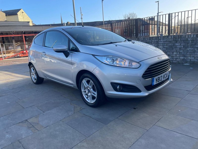 View FORD FIESTA 1.0T EcoBoost Zetec Euro 5 (s/s) 3dr