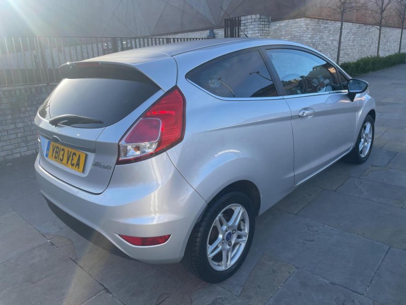 View FORD FIESTA 1.0T EcoBoost Zetec Euro 5 (s/s) 3dr