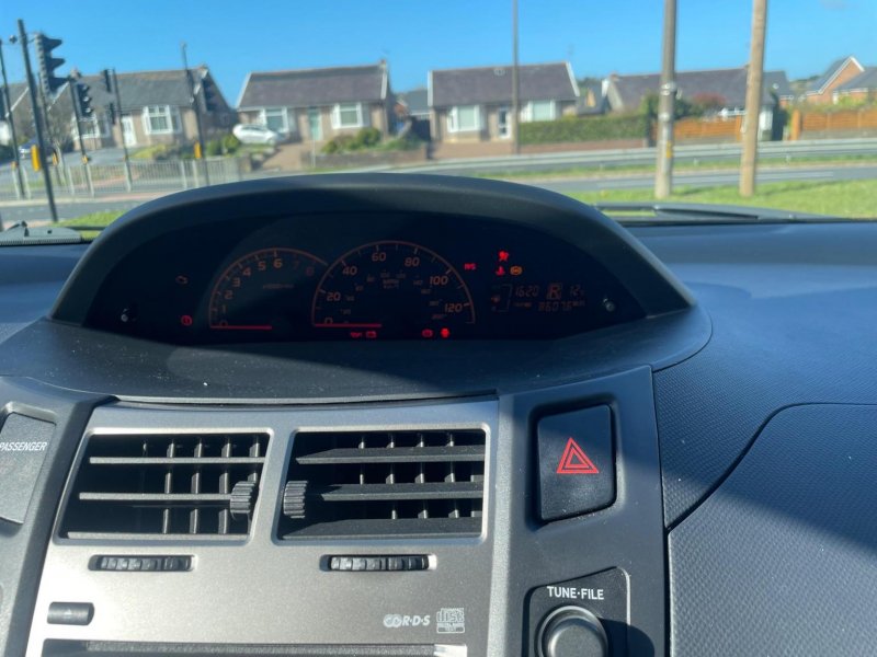 TOYOTA YARIS